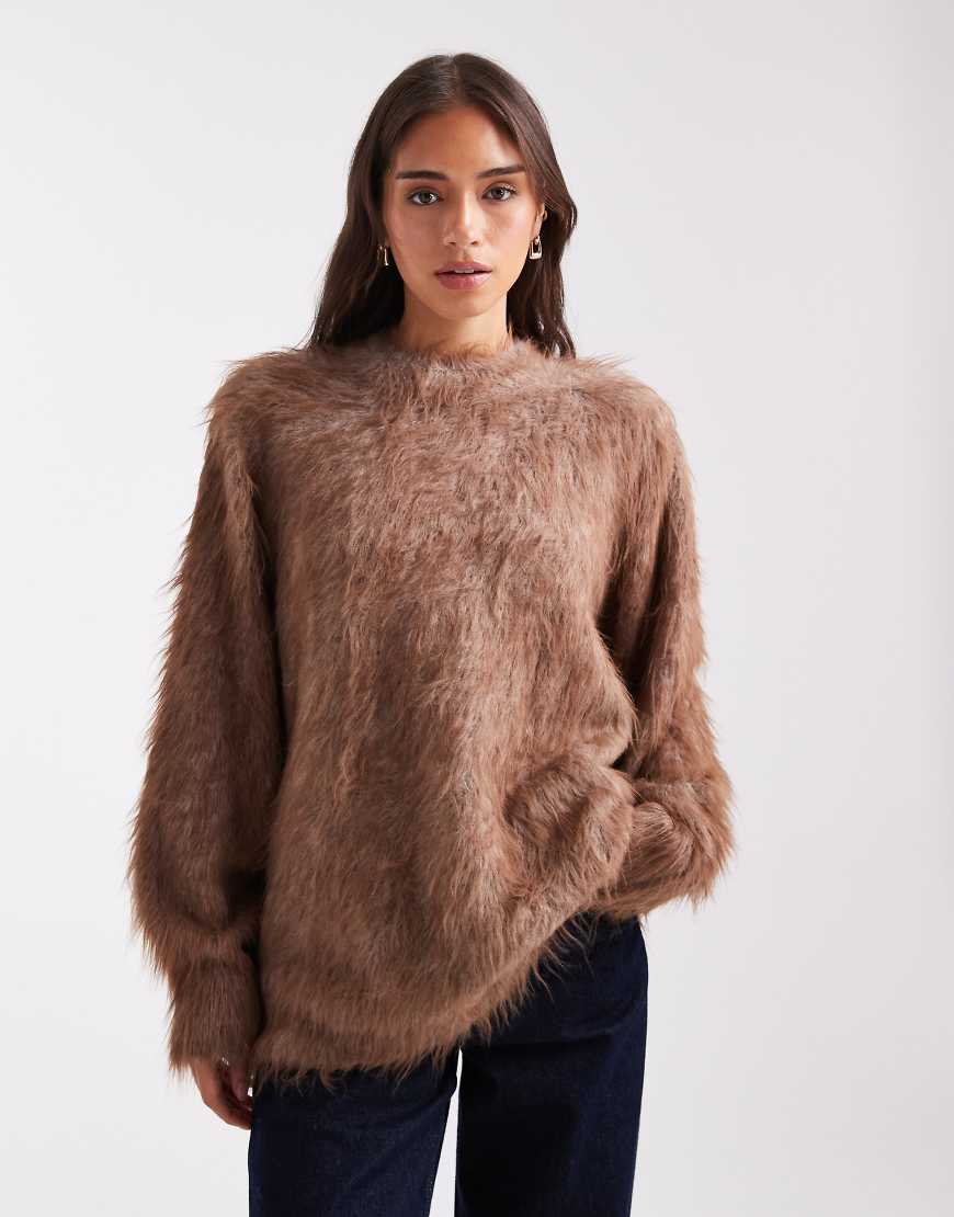 ASOS DESIGN - Superflauschiger Strickpullover in Taupe mit Rundhalsausschnitt-Lila von ASOS DESIGN