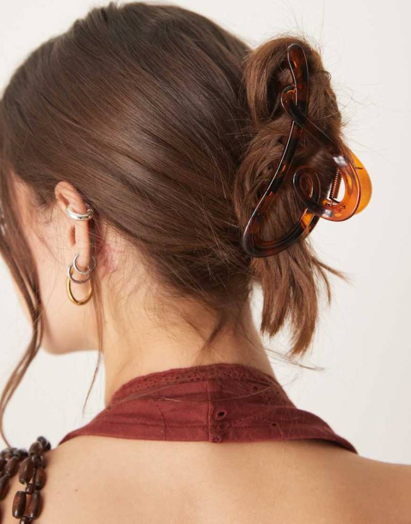 ASOS DESIGN - Supergroße Haarklammer in Schildpatt-Optik mit Herz-Detail-Braun von ASOS DESIGN