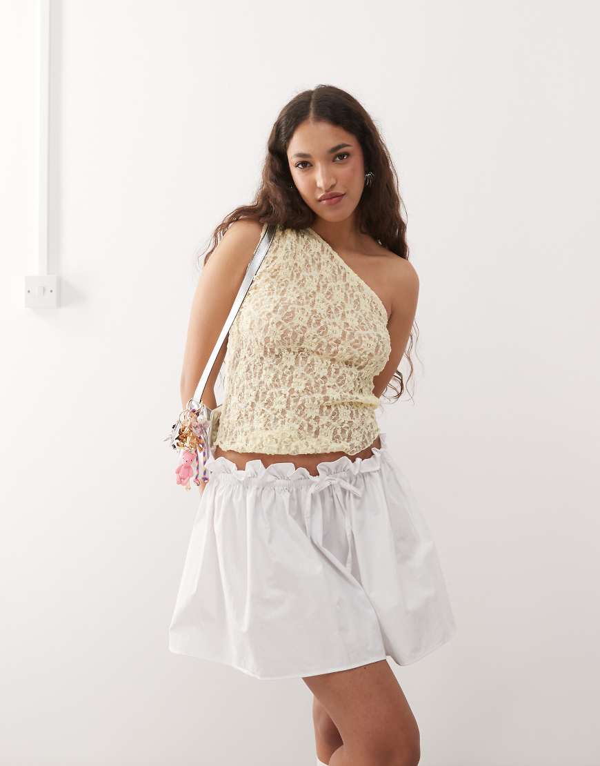 ASOS DESIGN - Superkurzer, tief sitzender Minirock aus Popeline in Weiß von ASOS DESIGN