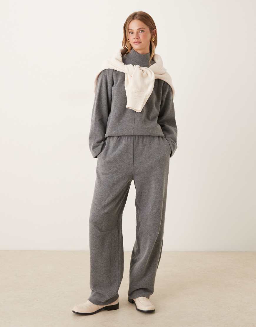 ASOS DESIGN - Superweiche Barrel-Jogginghose in meliertem Anthrazit, Kombiteil-Grau von ASOS DESIGN