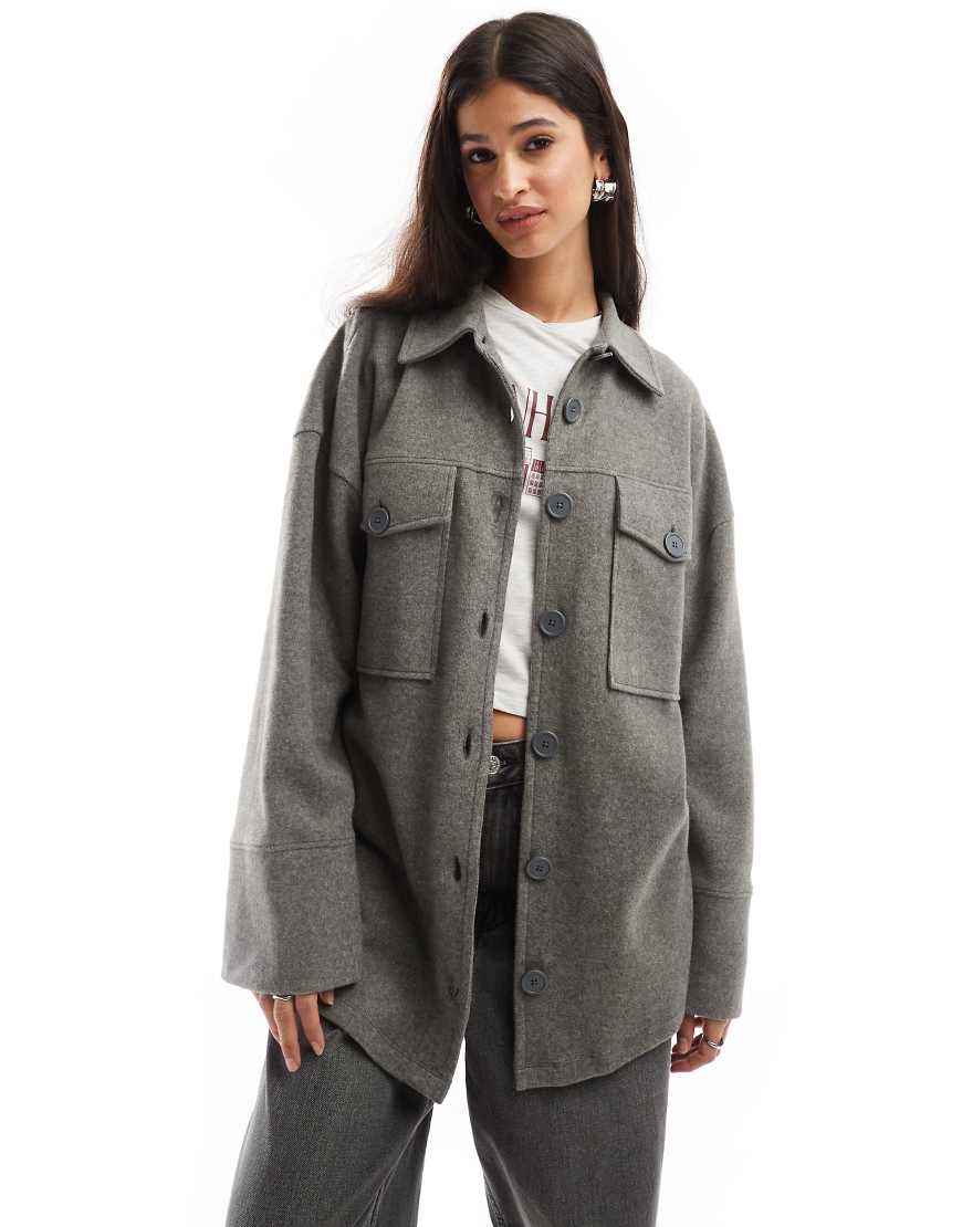 ASOS DESIGN - Superweiche Hemdjacke in meliertem Anthrazit-Grau ASOS DESIGN - Superweiche Hemdjacke in meliertem Anthrazit-Grau von ASOS DESIGN
