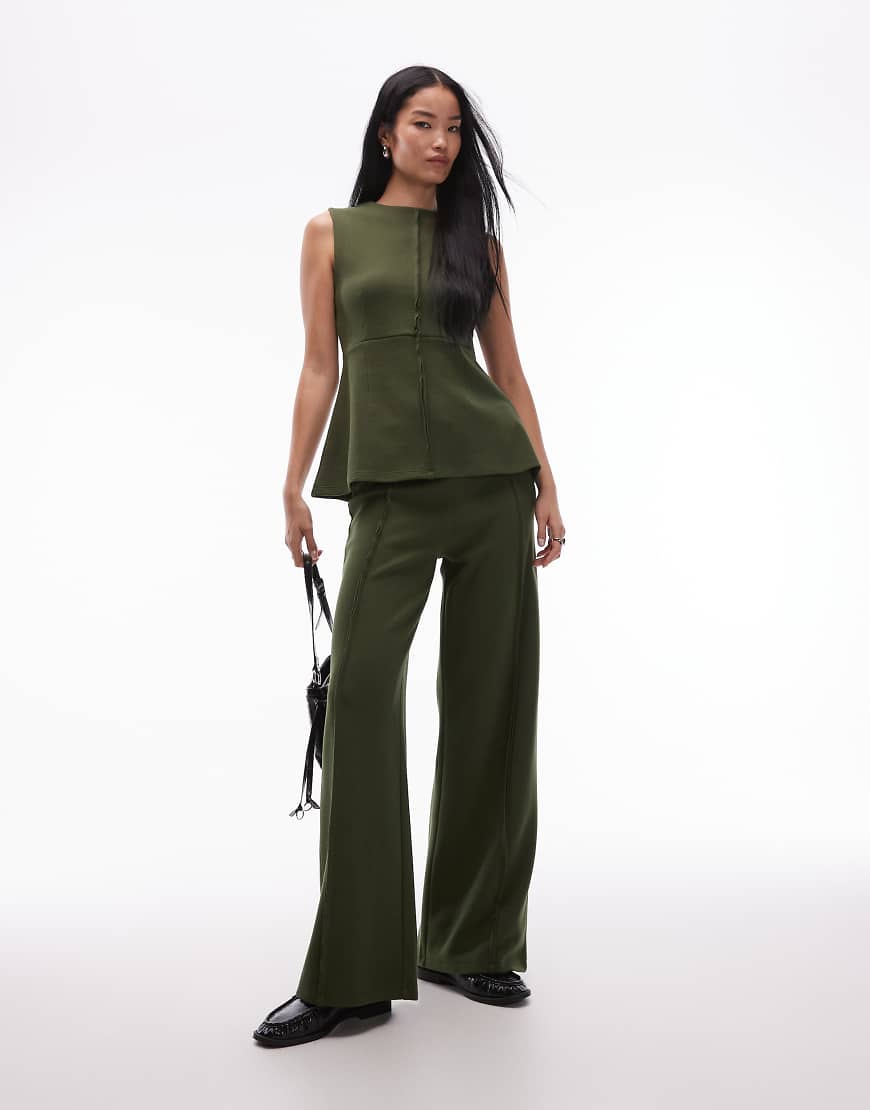 ASOS DESIGN - Superweiche Hose in Grün mit weitem Bein und Ziernaht von ASOS DESIGN