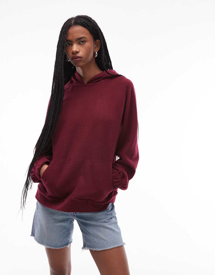 ASOS DESIGN - Superweicher Oversize-Kapuzenpullover in dunklem Kirschrot mit Raglanärmeln von ASOS DESIGN