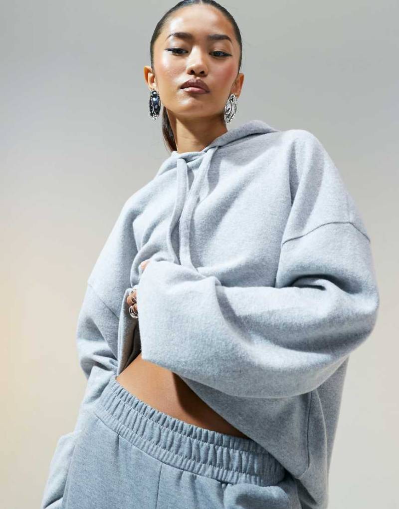 ASOS DESIGN - Superweicher Oversize-Kapuzenpullover in meliertem Grau von ASOS DESIGN