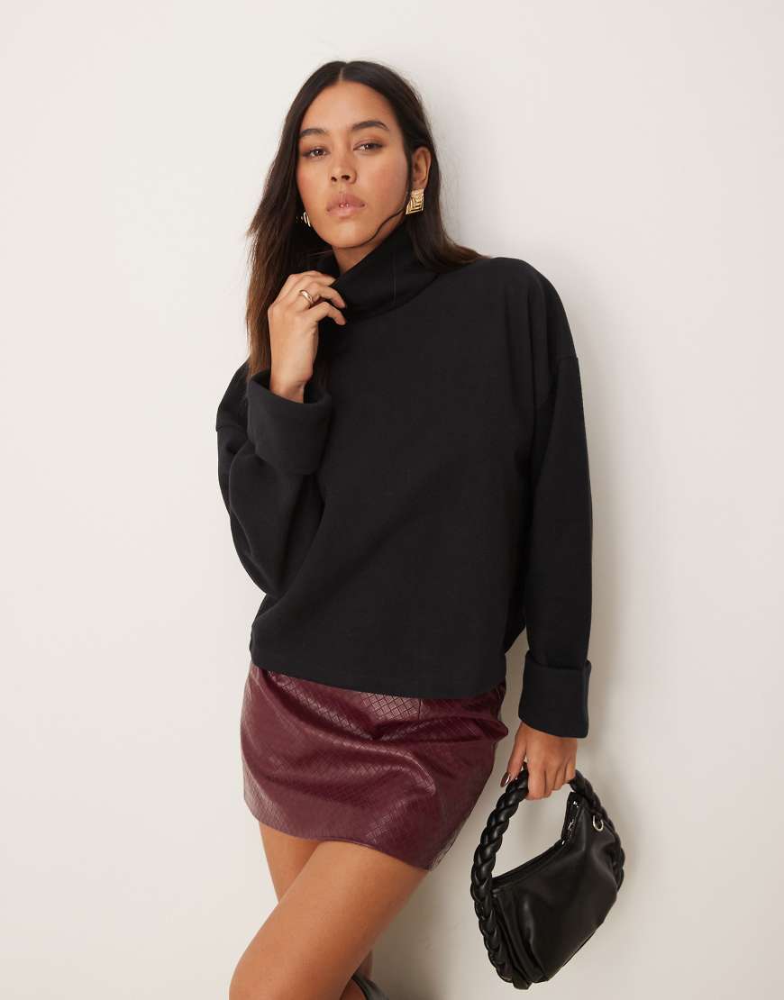 ASOS DESIGN - Superweicher Rollkragenpullover in Schwarz mit Bündchendetail ASOS DESIGN - Superweicher Rollkragenpullover in Schwarz mit Bündchendetail von ASOS DESIGN