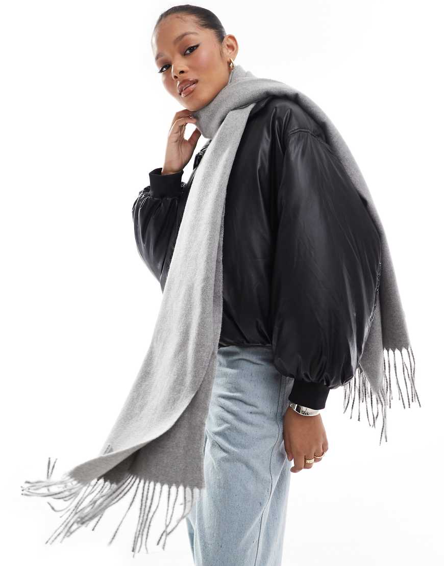 ASOS DESIGN - Superweicher Schal in meliertem Grau mit Bommeln-Blau von ASOS DESIGN