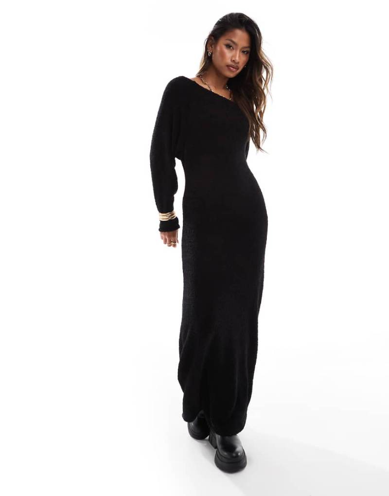 ASOS DESIGN - Superweiches, flauschiges Midaxi-Kleid in Schwarz mit abfallender Schulterpartie von ASOS DESIGN