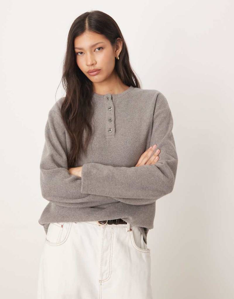 ASOS DESIGN - Superweiches Henley-Sweatshirt in Grau mit Oversize-Schnitt-Weiß von ASOS DESIGN