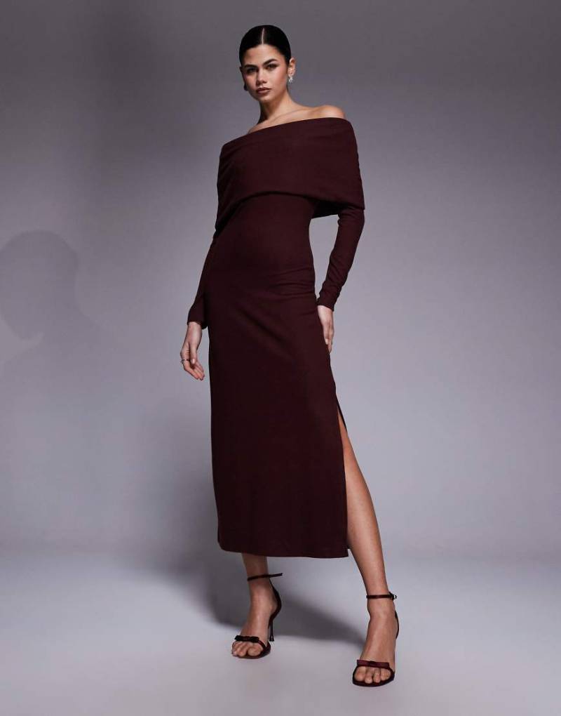 ASOS DESIGN - Superweiches Maxikleid in Schokobraun mit umgeschlagenem Carmen-Ausschnitt-Brown von ASOS DESIGN