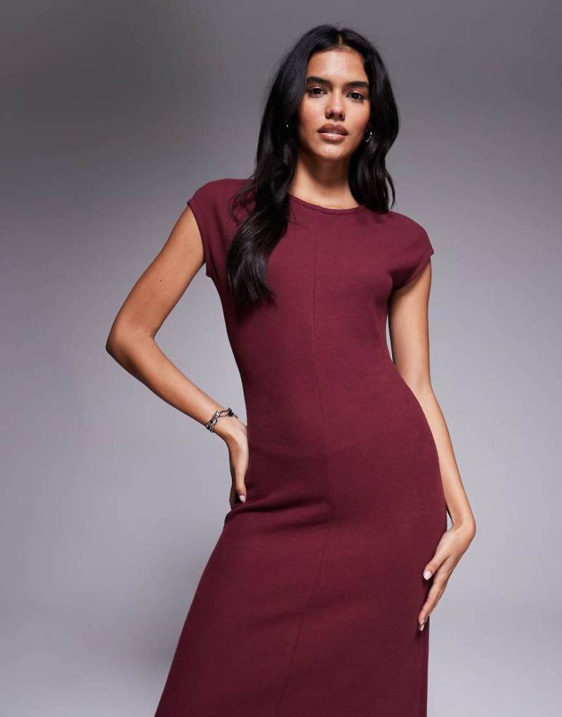 ASOS DESIGN - Superweiches Midikleid in Burgunderrot mit Ziernaht und angesetzten Ärmeln ASOS DESIGN - Superweiches Midikleid in Burgunderrot mit Ziernaht und angesetzten Ärmeln von ASOS DESIGN