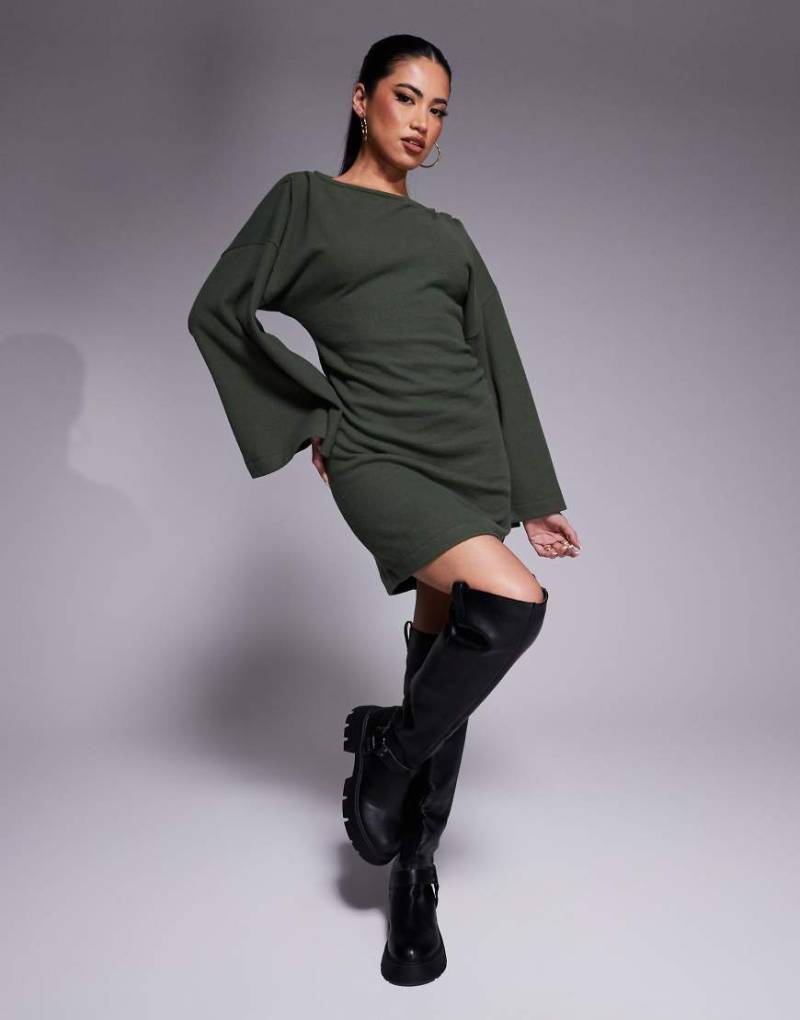 ASOS DESIGN - Superweiches Minikleid in Khaki mit angesetzten Ärmeln-Rot von ASOS DESIGN
