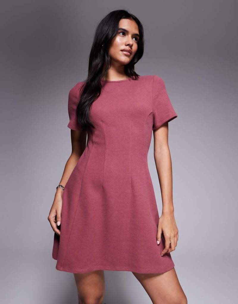 ASOS DESIGN - Superweiches Minikleid in Staubrosa mit Ziernähten-Lila von ASOS DESIGN