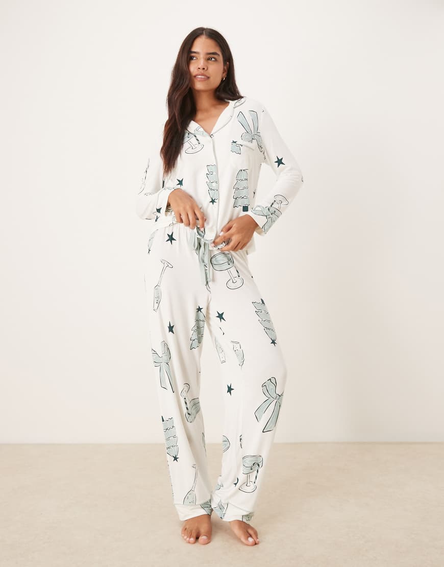 ASOS DESIGN - Superweiches Pyjama-Set aus langärmligem Hemd und Hose mit farblich abgesetzter Paspelierung und Weihnachts- und Cocktail-Motiven-Weiß ASOS DESIGN - Superweiches Pyjama-Set aus langärmligem Hemd und Hose mit farblich abgesetzter Paspelierung und Weihnachts- und Cocktail-Motiven-Weiß von ASOS DESIGN