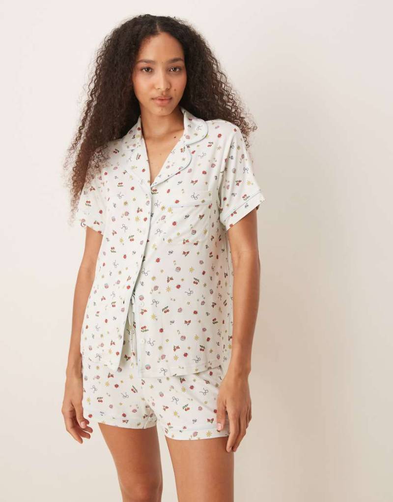 ASOS DESIGN - Superweicher Pyjama mit kurzärmligem Hemd und Shorts mit blauem Blümchenmuster-Bunt von ASOS DESIGN