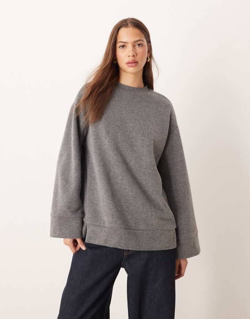 ASOS DESIGN - Superweiches Sweatshirt in meliertem Anthrazit mit Schlitzsaum-Grau von ASOS DESIGN