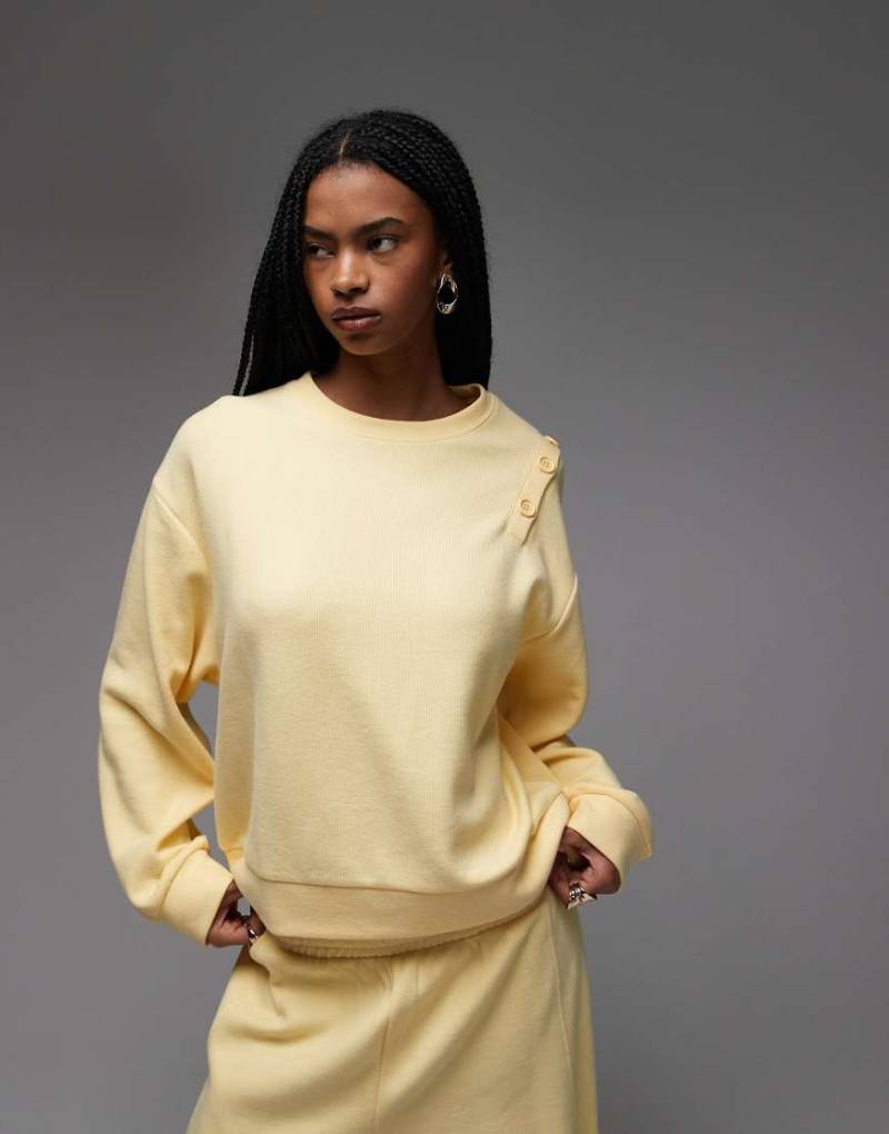 ASOS DESIGN - Superweiches Sweatshirt mit Knopfdetail an der Schulter-Gelb von ASOS DESIGN
