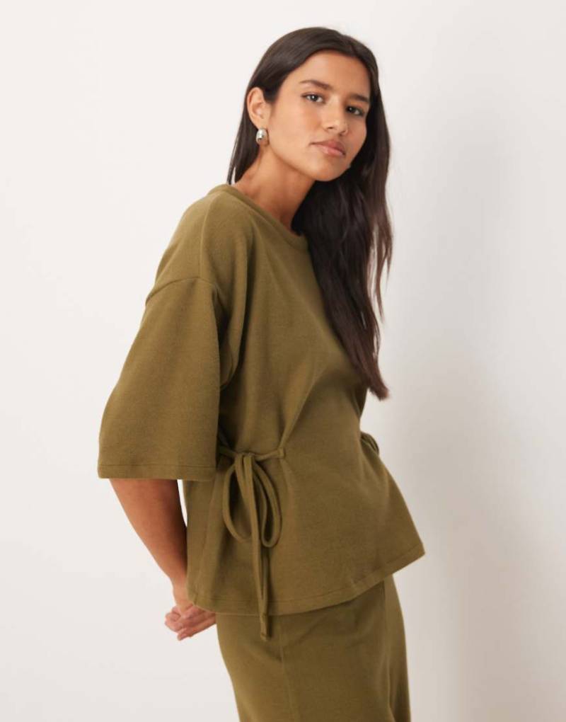ASOS DESIGN - Superweiches T-Shirt in Khaki, Kombiteil-Grün ASOS DESIGN - Superweiches T-Shirt in Khaki, Kombiteil-Grün von ASOS DESIGN
