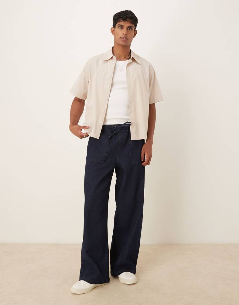 ASOS DESIGN - Superweite, leichte Jeans in Raw-Waschung-Blau von ASOS DESIGN