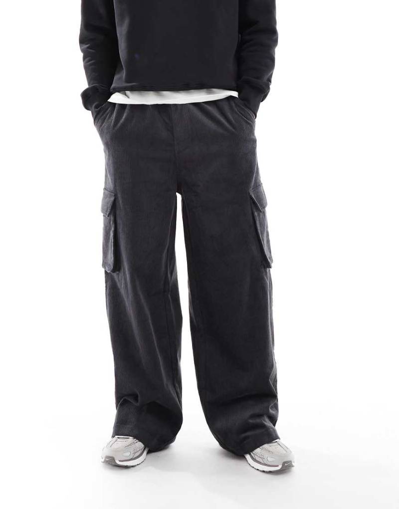 ASOS DESIGN - Loose-Fit-Cargohose aus Cord in Anthrazit-Grau von ASOS DESIGN