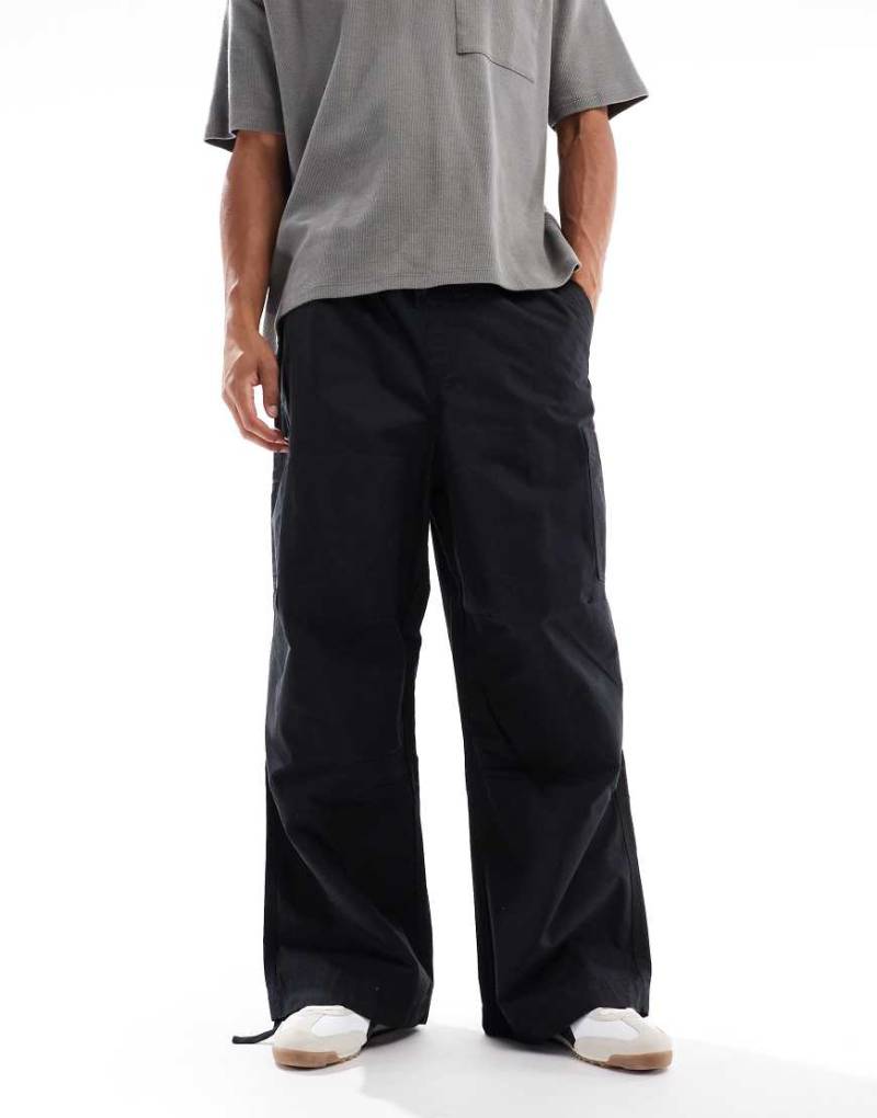 ASOS DESIGN - Baggy-Fit-Cargohose aus Ripstop in Schwarz mit Oversize-Passform von ASOS DESIGN