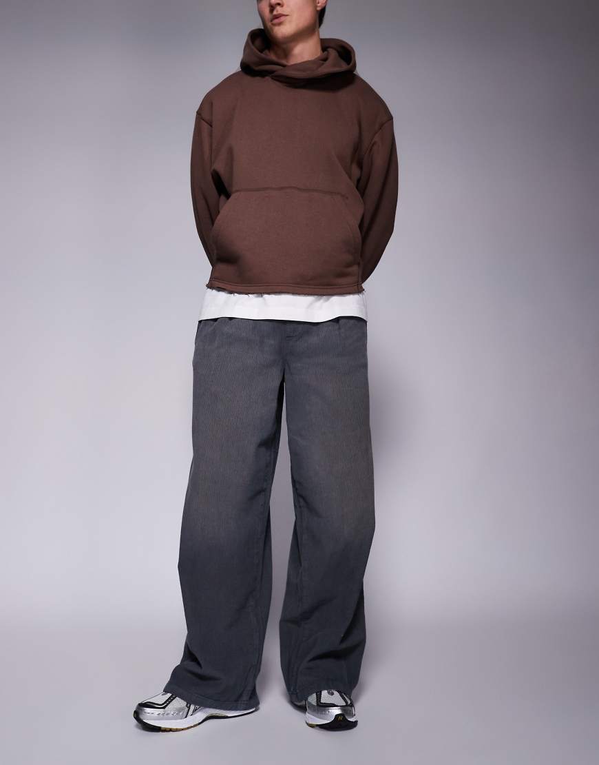 ASOS DESIGN - Superweite Cord-Hose in verwaschenem Anthrazit-Blau ASOS DESIGN - Superweite Cord-Hose in verwaschenem Anthrazit-Blau von ASOS DESIGN