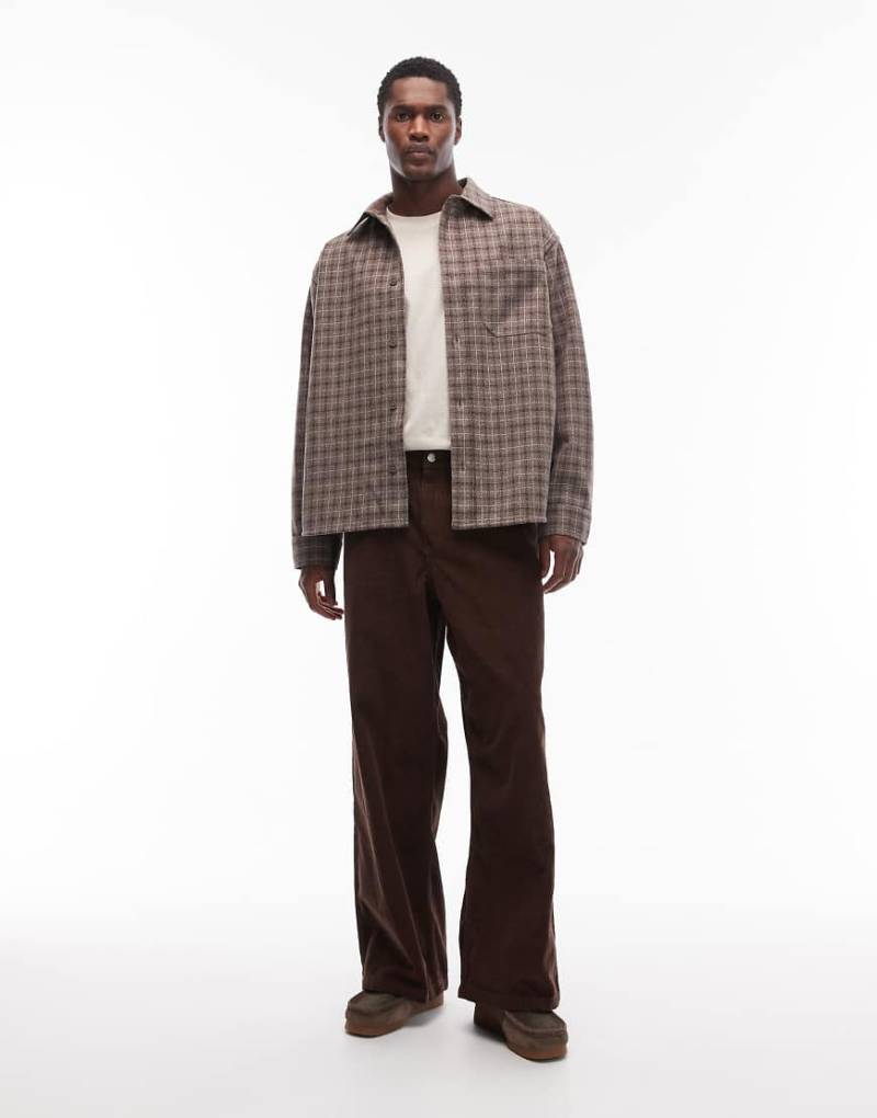 ASOS DESIGN - Loose-Fit-Cordhose in Braun-Brown von ASOS DESIGN