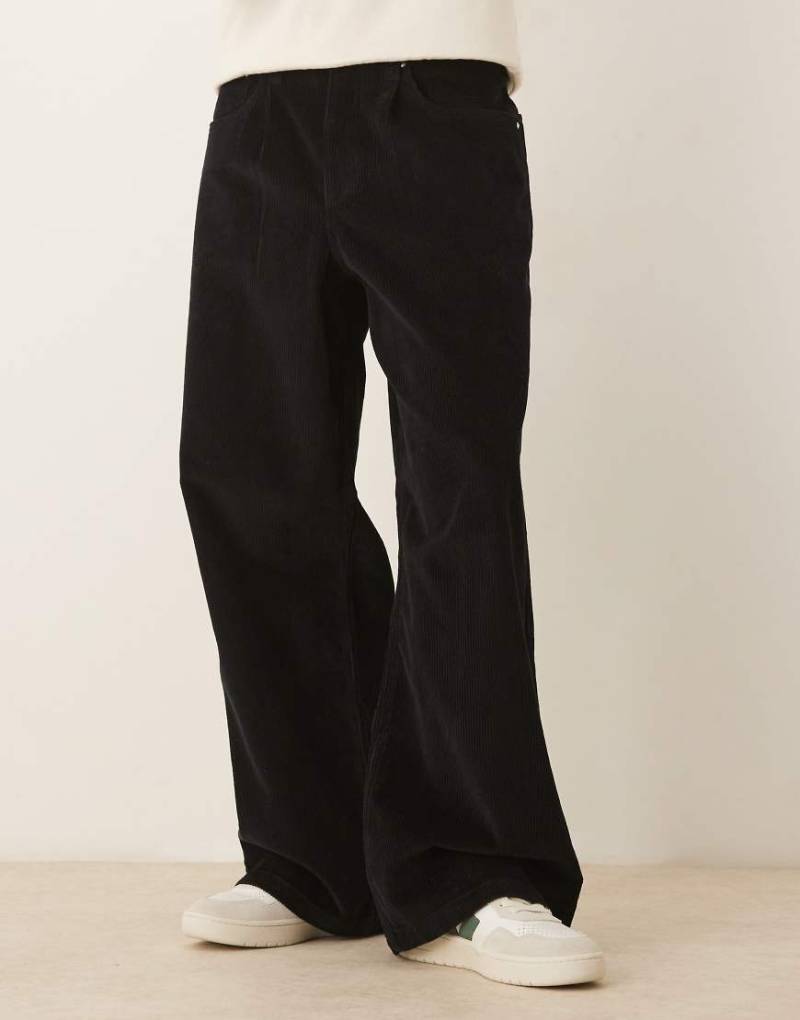 ASOS DESIGN - Loose-Fit-Cordhose in Schwarz von ASOS DESIGN