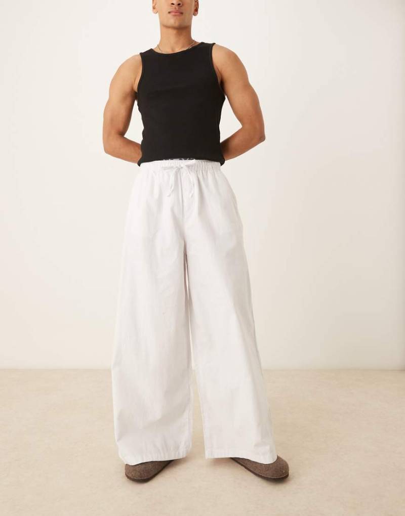 ASOS DESIGN - Superweite Hose aus Leinen-Mix in Weiß von ASOS DESIGN