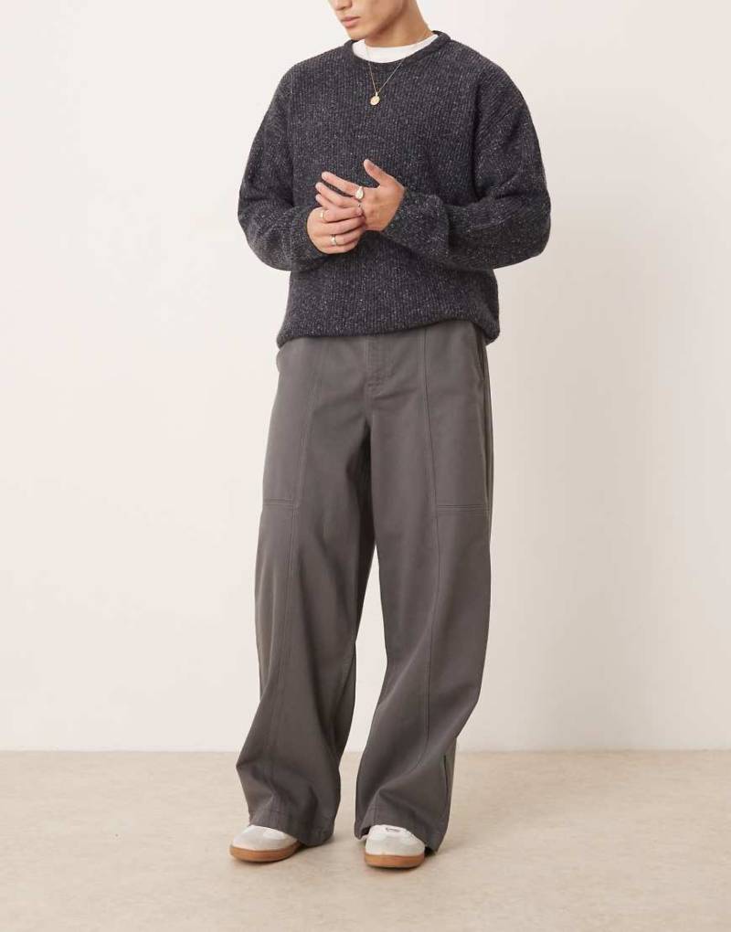 ASOS DESIGN - Superweite Hose in Anthrazit mit Bahnendesign-Grau von ASOS DESIGN