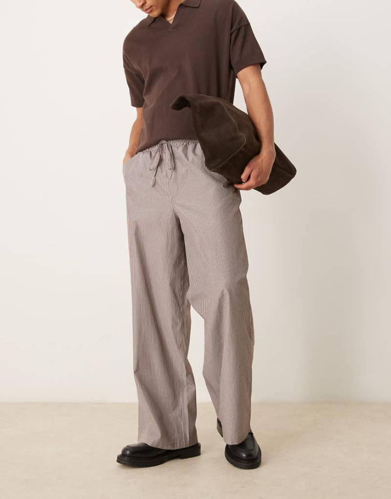 ASOS DESIGN - Superweite Hose in Burgunderrot gestreift, Kombiteil von ASOS DESIGN