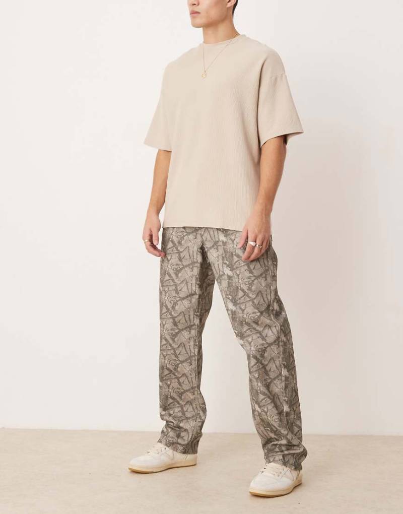 ASOS DESIGN - Superweite Hose mit Military-Muster-Bunt von ASOS DESIGN