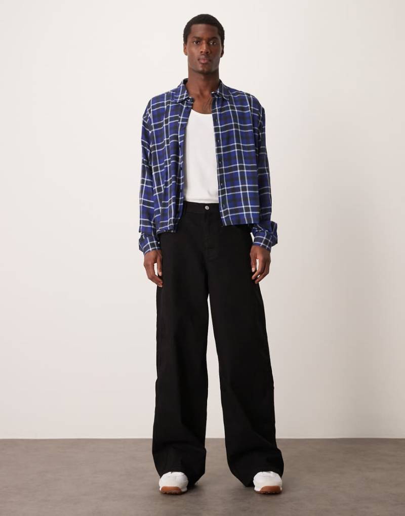 ASOS DESIGN - Superweite Jeans in Schwarz mit elastischem Bund am Rücken von ASOS DESIGN