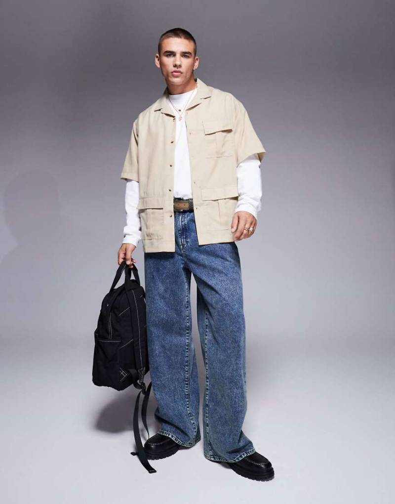 ASOS DESIGN - Superweite Jeans in dunkelblauer Waschung von ASOS DESIGN
