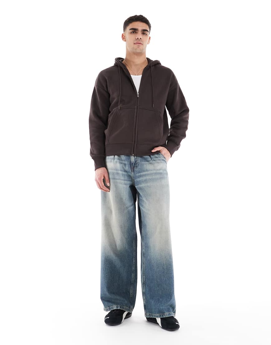 ASOS DESIGN - Superweite Jeans in mittelblauer Waschung mit Nahtdetails ASOS DESIGN - Superweite Jeans in mittelblauer Waschung mit Nahtdetails von ASOS DESIGN