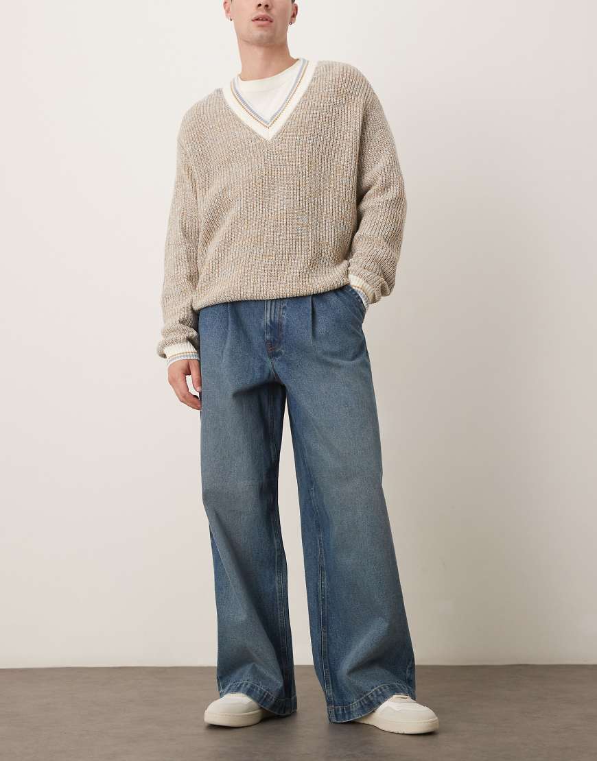 ASOS DESIGN - Loose-Fit-Jeans in verwaschenem Mittelblau von ASOS DESIGN