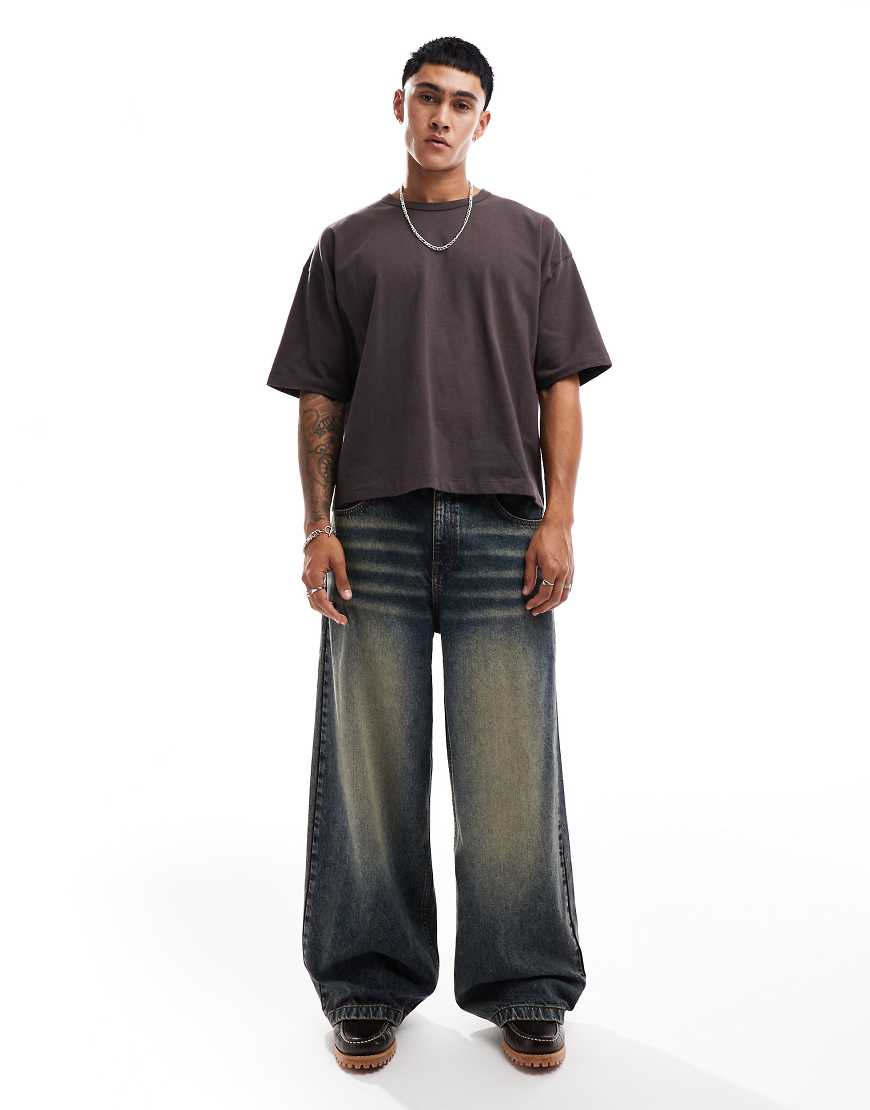 ASOS DESIGN - Superweite Jeans in mittelblauer Waschung ASOS DESIGN - Superweite Jeans in mittelblauer Waschung von ASOS DESIGN