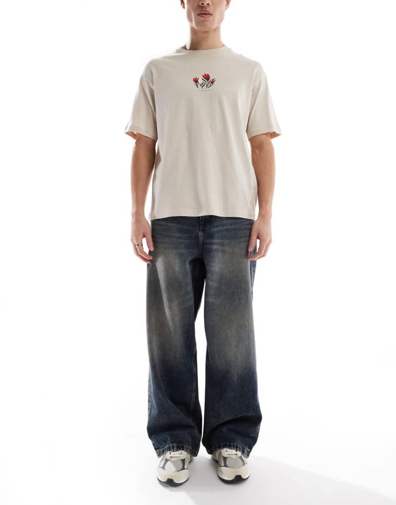 ASOS DESIGN - Superweite Jeans in mittelblauer Waschung von ASOS DESIGN