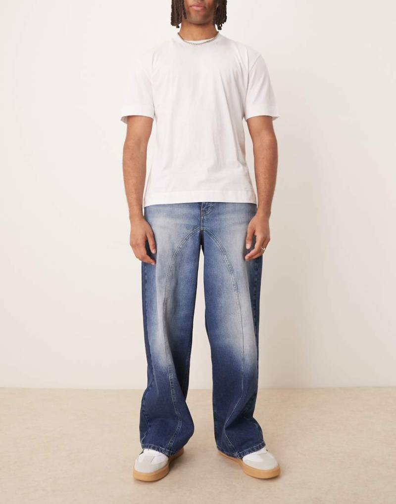ASOS DESIGN - Superweite Jeans in verwaschenem Dunkelblau mit Paspelnaht von ASOS DESIGN