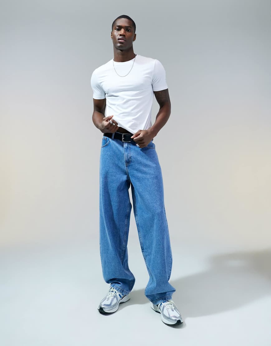 ASOS DESIGN - Superweite Jeans in verwaschenem Hellblau ASOS DESIGN - Superweite Jeans in verwaschenem Hellblau von ASOS DESIGN
