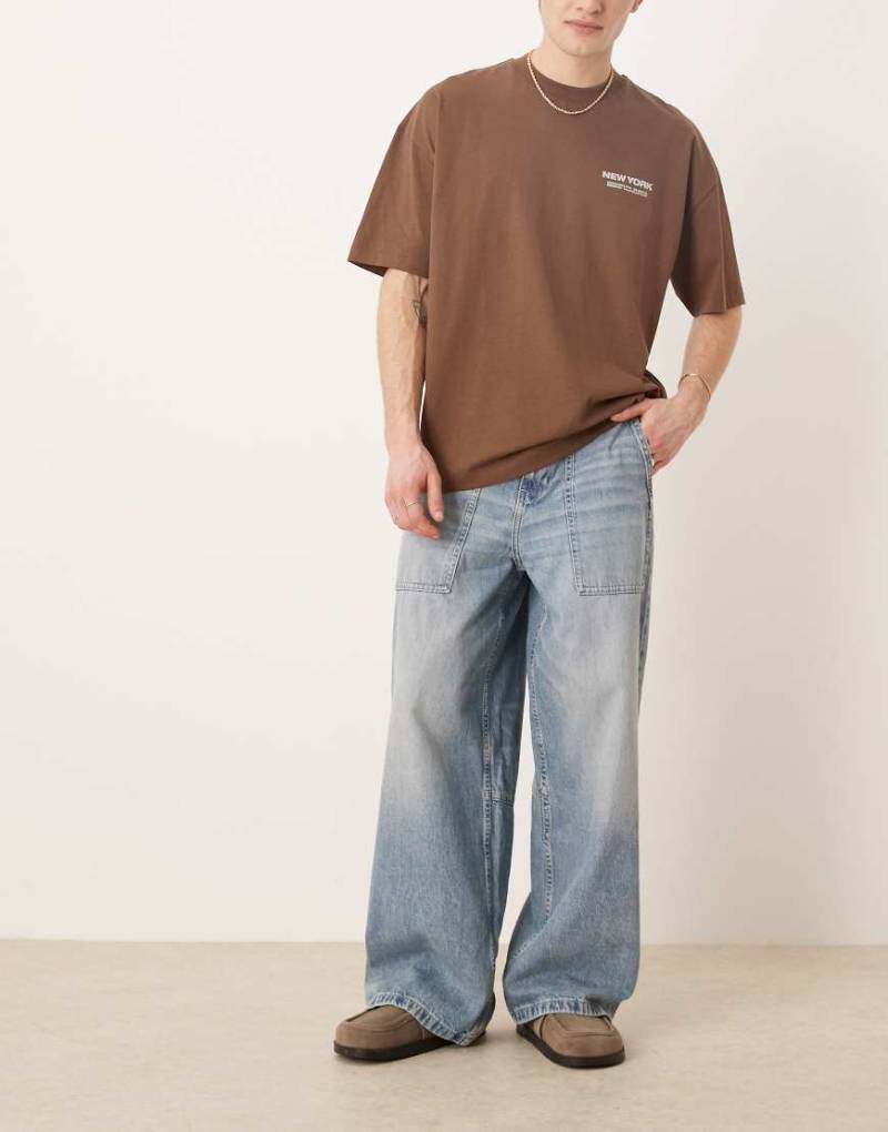 ASOS DESIGN - Superweite Jeans in verwaschenem Hellblau von ASOS DESIGN