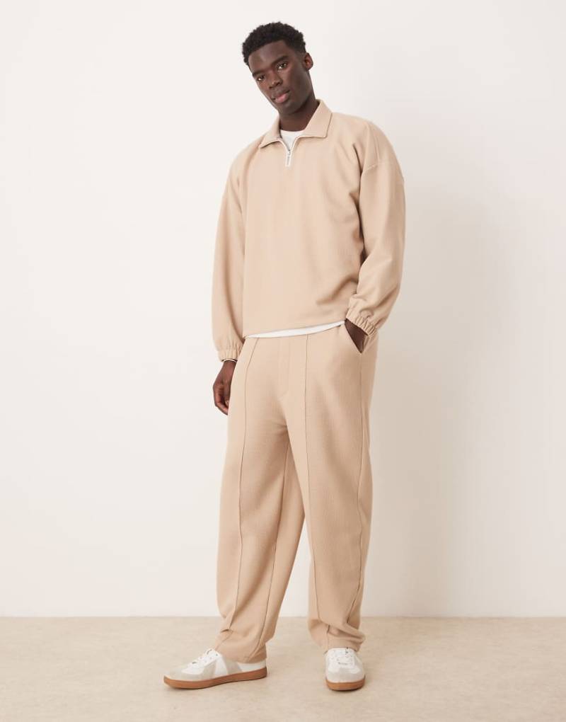 ASOS DESIGN - Superweite Jogginghose in Beige mit Waffelstruktur, Kombiteil-Neutral von ASOS DESIGN