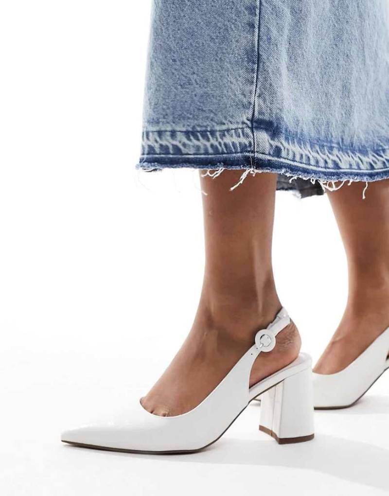 ASOS DESIGN - Sutton - Halbhohe Absatzschuhe mit Fersenriemen in weißer Kroko-Optik von ASOS DESIGN