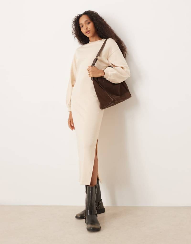 ASOS DESIGN - Sweatshirt-Midikleid aus Baumwolle in Creme mit Ballonärmeln-Weiß von ASOS DESIGN