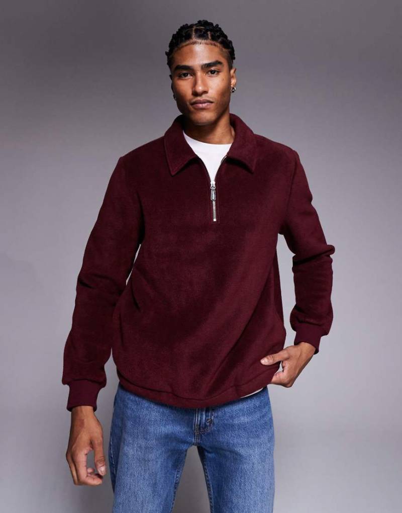 ASOS DESIGN - Fleece-Sweatshirt in Burgunderrot mit kurzem Reißverschluss und Kragen von ASOS DESIGN