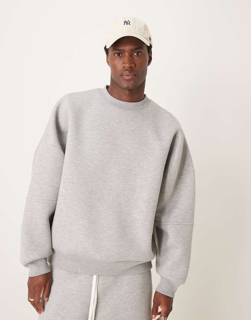 ASOS DESIGN - Sweatshirt aus schwerem neoprenartigem Material in meliertem Grau mit extremer Oversize-Passform, Kombiteil von ASOS DESIGN