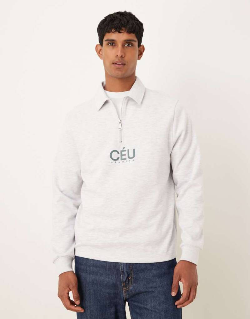 ASOS DESIGN - Sweatshirt aus neoprenartigem Material in Grau meliert mit Aufdruck, kurzem Reißverschluss und Standard-Passform von ASOS DESIGN