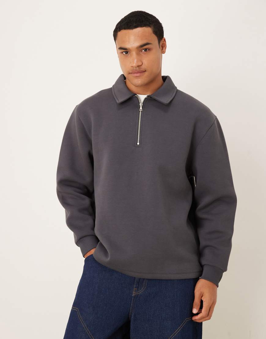 ASOS DESIGN - Sweatshirt aus schwerem neoprenartigem Stoff in Anthrazit mit kurzem Reißverschluss und Kragen-Grau von ASOS DESIGN