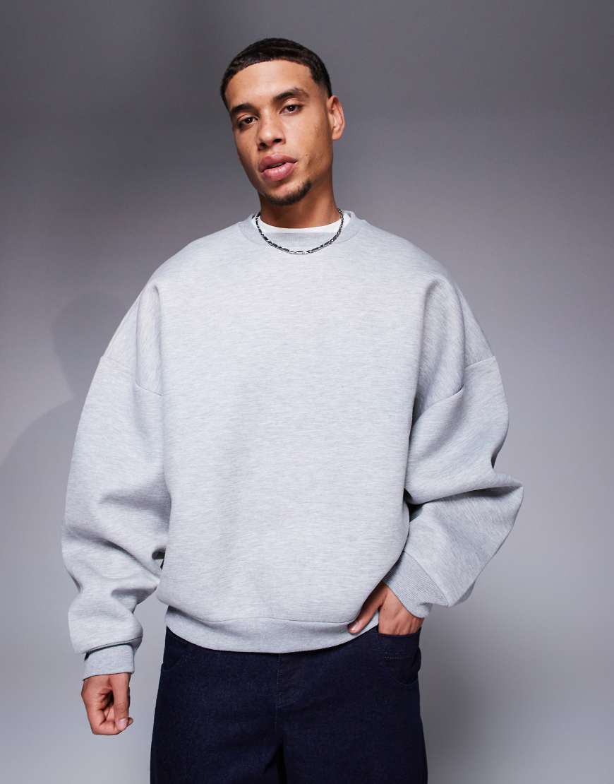 ASOS DESIGN - Sweatshirt aus neoprenartigem Material in meliertem Grau mit extremer Oversize-Passform von ASOS DESIGN