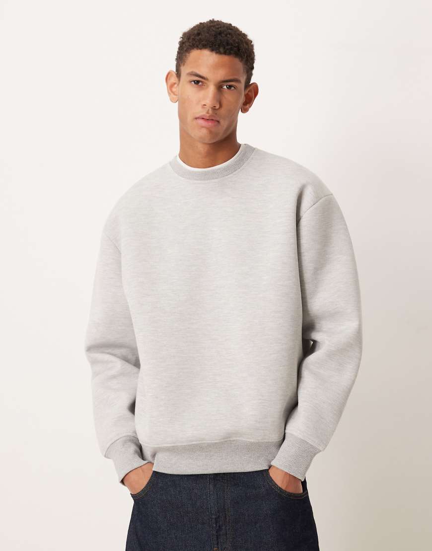ASOS DESIGN - Sweatshirt aus schwerem, neoprenartigem Material in Grau meliert, mit Oversize-Passform und Rundhalsausschnitt von ASOS DESIGN