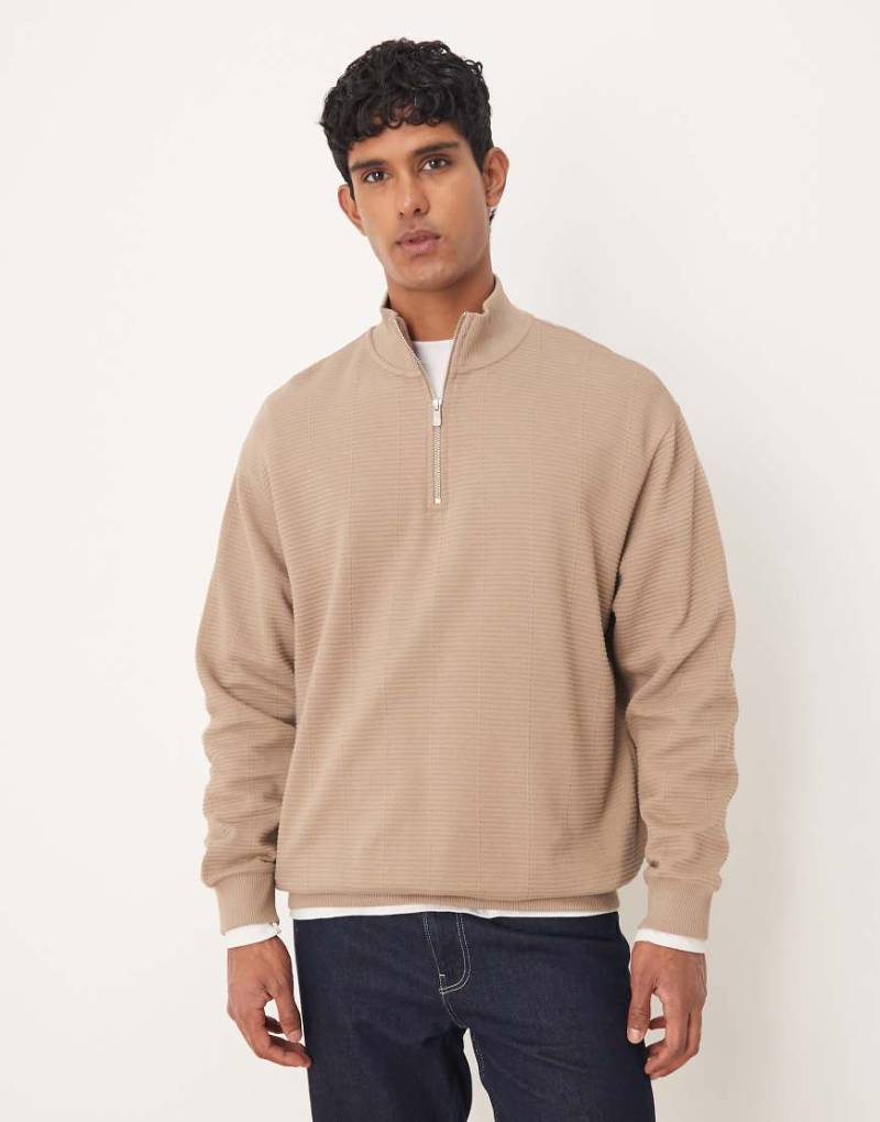 ASOS DESIGN - Locker geschnittenes Sweatshirt in Beige mit kurzem Reißverschluss-Neutral von ASOS DESIGN